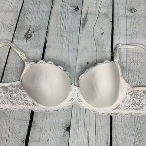 Victoria’s Secret white lace bra
